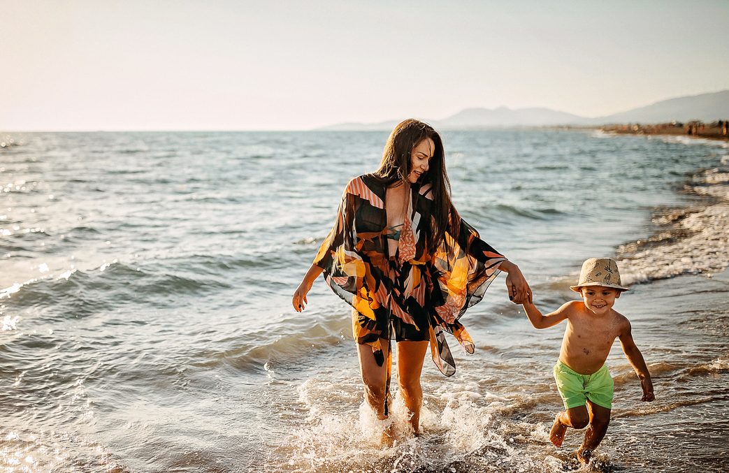 "Μαμά, κοίτα με": Πώς αντιδράς όταν το παιδί απαιτεί διαρκώς την προσοχή σου;