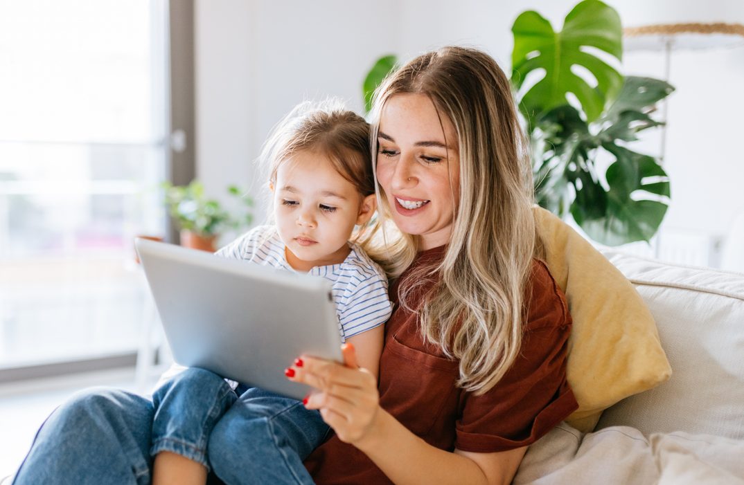 Τι αλλάζει στο επίδομα παιδιού και στέγασης; Το σχέδιο του Υπουργείου για την ενίσχυση των οικογενειών