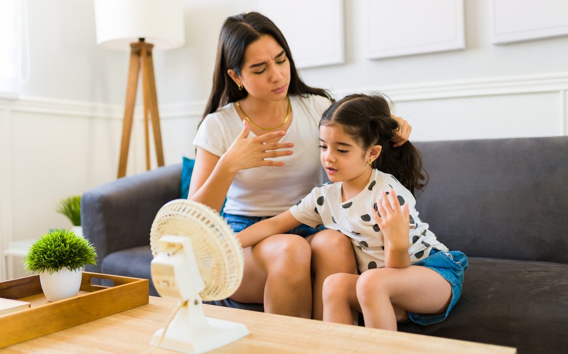 Καύσωνας: Γιατί οι γυναίκες υποφέρουν περισσότερο από τους άνδρες;