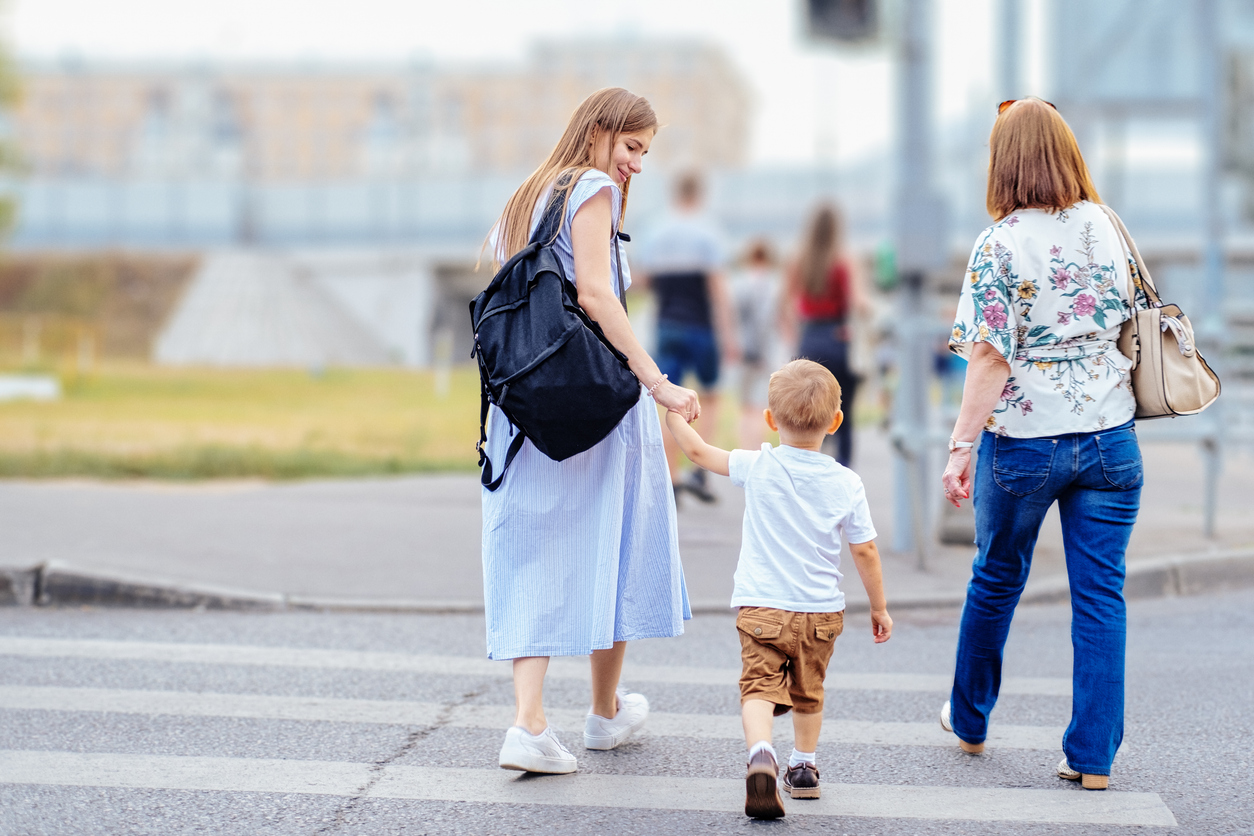 Πως να μάθω το παιδί μου να κυκλοφορεί έξυπνα στο δρόμο;