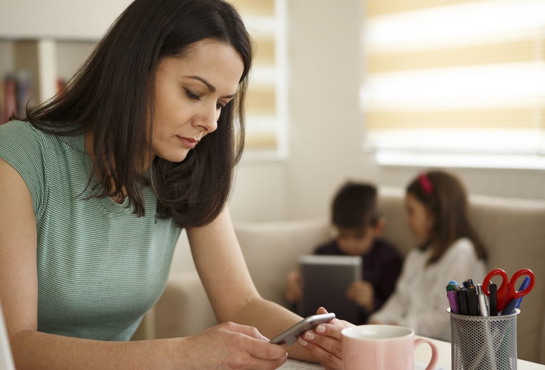 Κινητό τηλέφωνο/Tablet: Πόσο επηρεάζει τη σχέση σου με τα παιδιά σου;