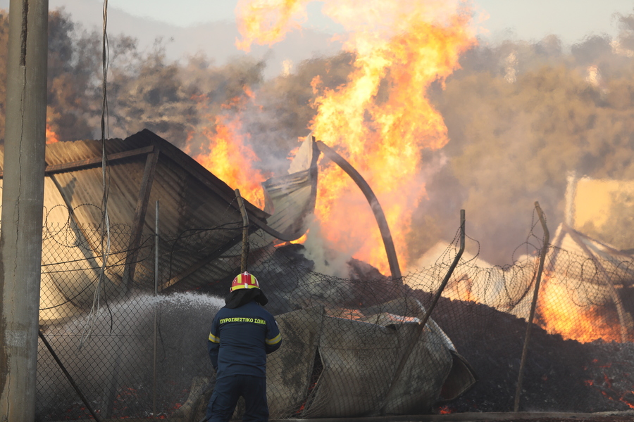 "Χάσαμε τη Νάντια": Θρήνος για τη μητέρα δύο παιδιών που κάηκε μέσα σε βιοτεχνία στο Πάτημα Χαλανδρίου