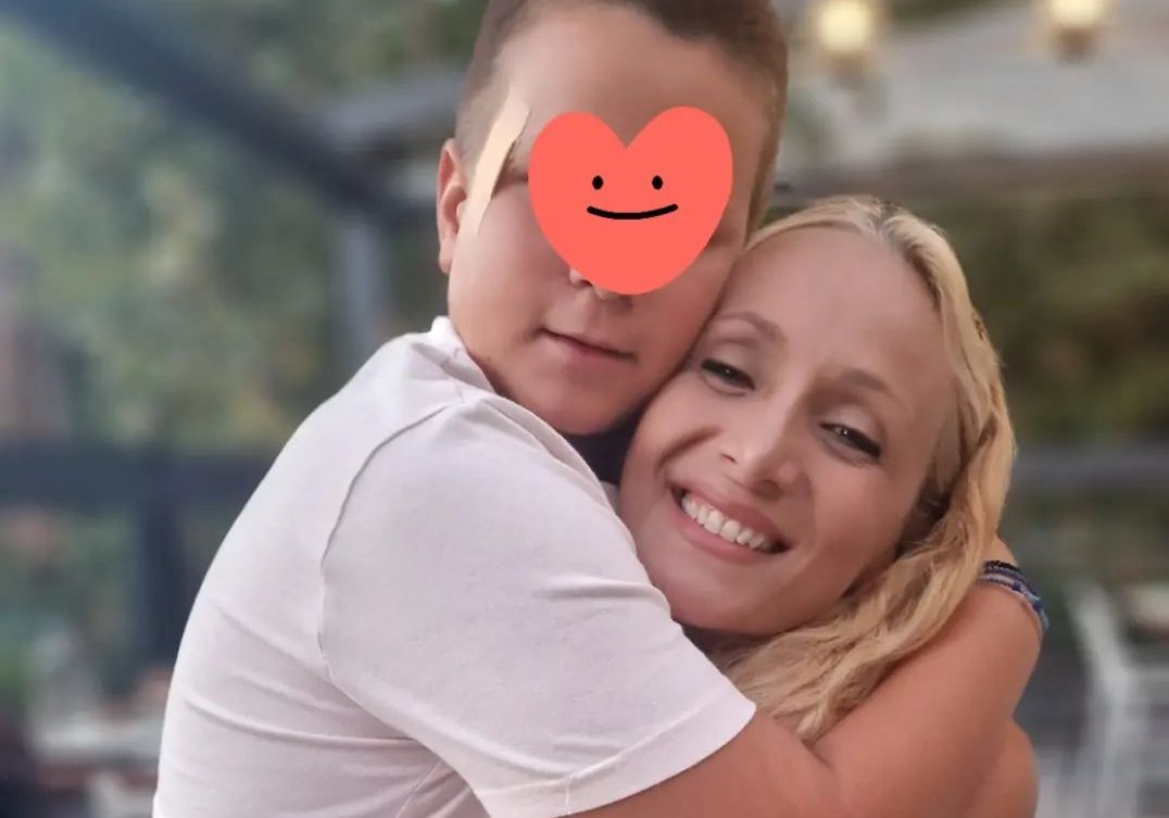 "Καλή Παναγία.. Να προσέχεις τα αγγελούδια μας": Η ανάρτηση της Ναταλί Κάκκαβα μετά τον τραυματισμό του γιου της