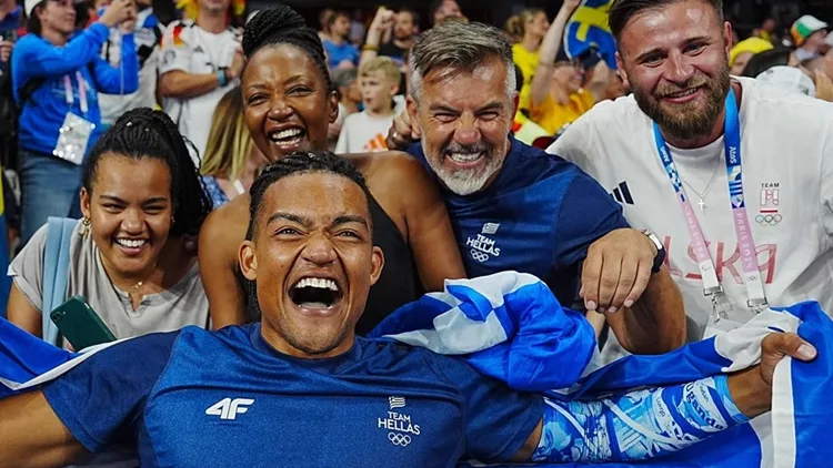 "Νικήσαμε τον ρατσισμό και την άβυσσο που παραλίγο να μας καταπιεί": Το συγκινητικό μήνυμα του Χάρη Καραλή στον Ολυμπιονίκη γιο του