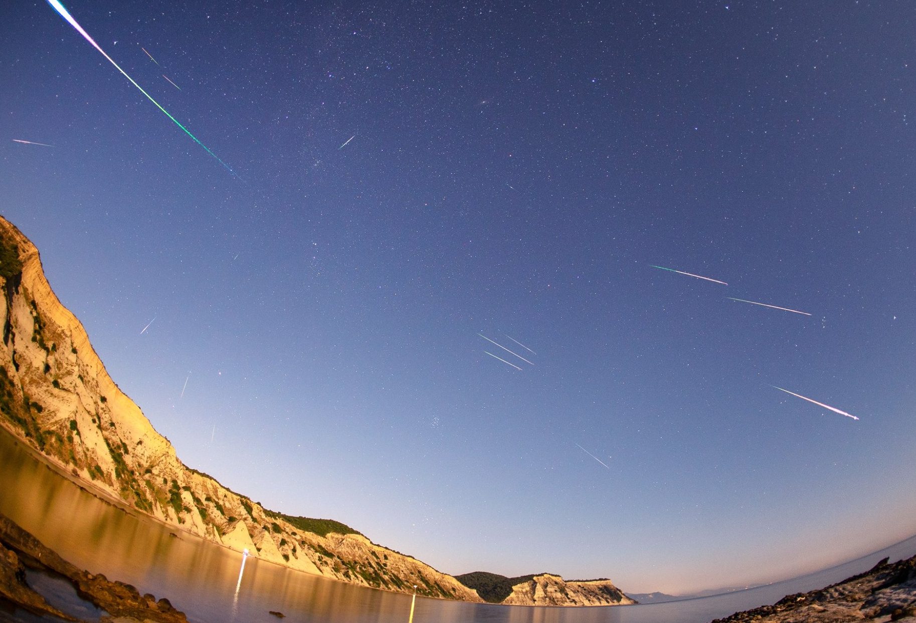 Το βράδυ της 12ης Αυγούστου κορυφώνονται οι Περσείδες, η θεαματική βροχή από πεφταστέρια