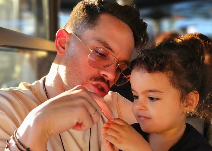 Λευτέρης Πετρούνιας: Οι κόρες του είναι τα χρυσά μετάλλιά του- Επέστρεψε στην αγκαλιά τους!