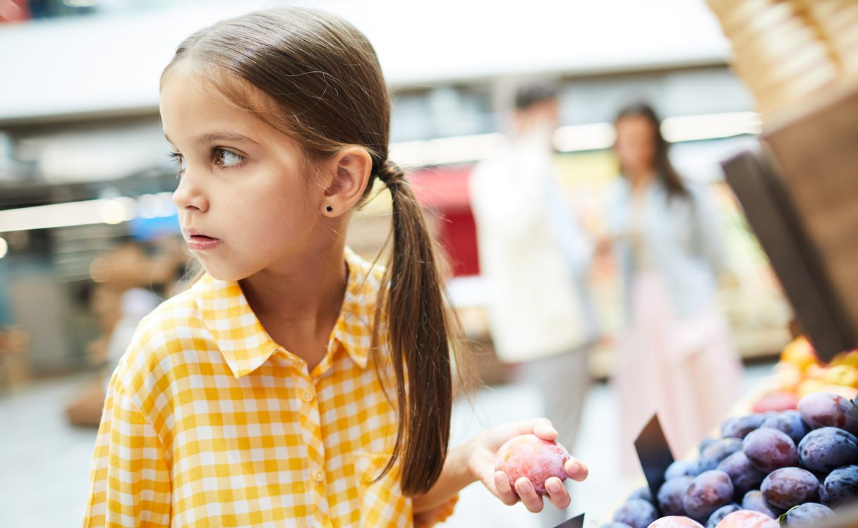Όταν το παιδί κλέβει: Γιατί το κάνει ανάλογα με την ηλικία του και πώς να το αντιμετωπίσεις