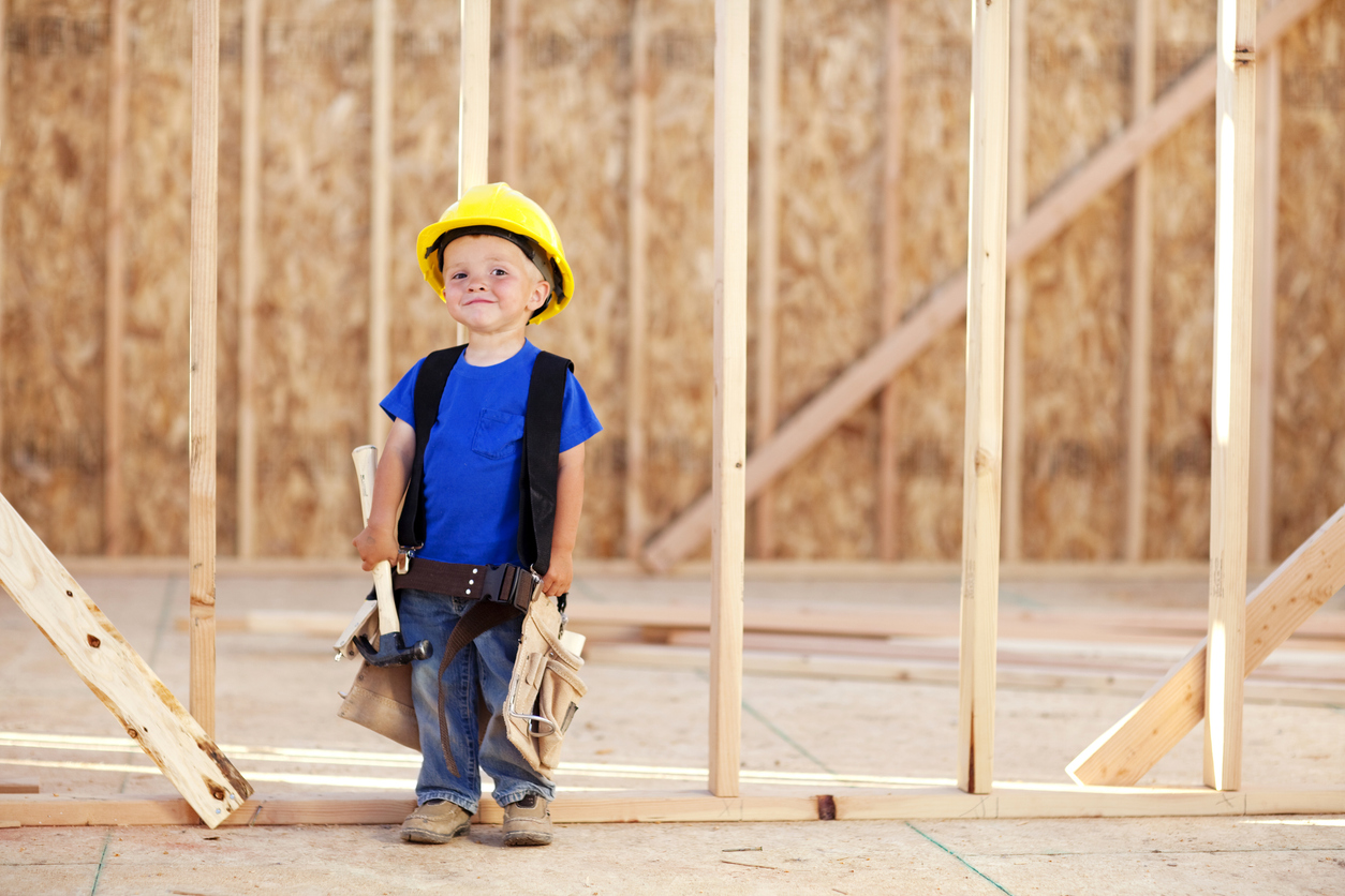 Επιλέγουμε επάγγελμα ανάλογα με το παιδικό τραύμα μας; H ψυχολόγος Φρόσω Φωτεινάκη εξηγεί πως το ένα επηρεάζει το άλλο