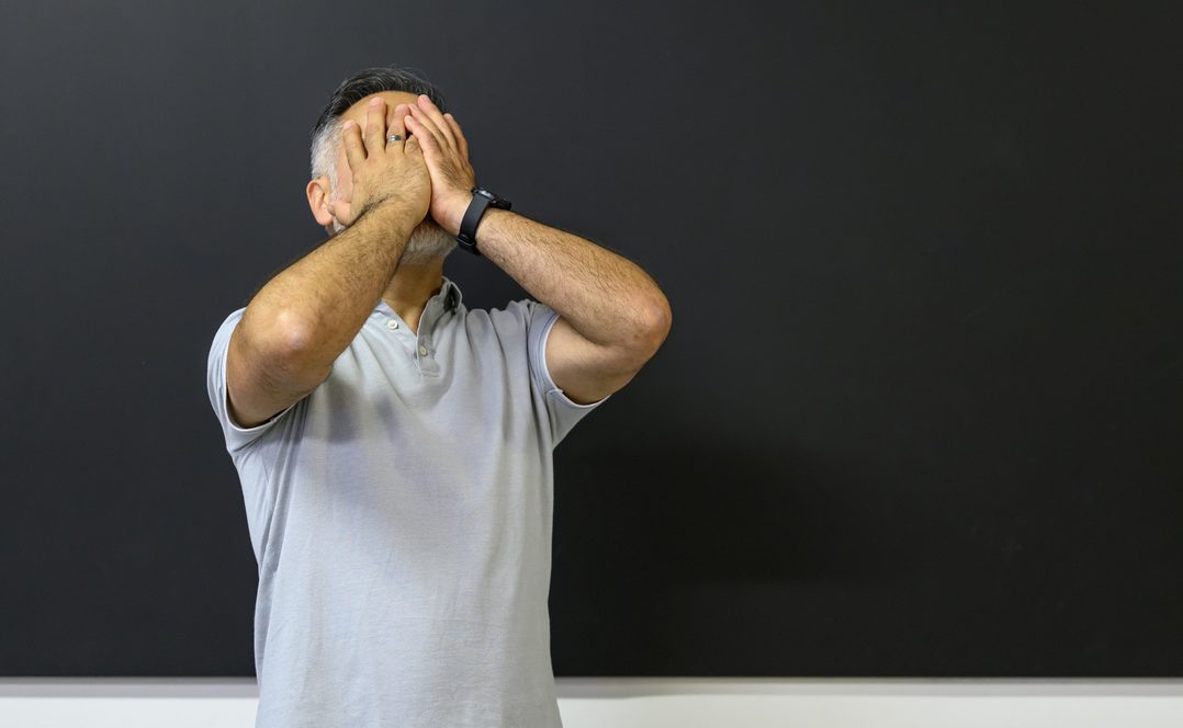 Είναι ντροπή: Δάσκαλος κοιμάται στο αυτοκίνητό του γιατί δεν μπορεί να νοικιάσει σπίτι κάτω από 400 ευρώ