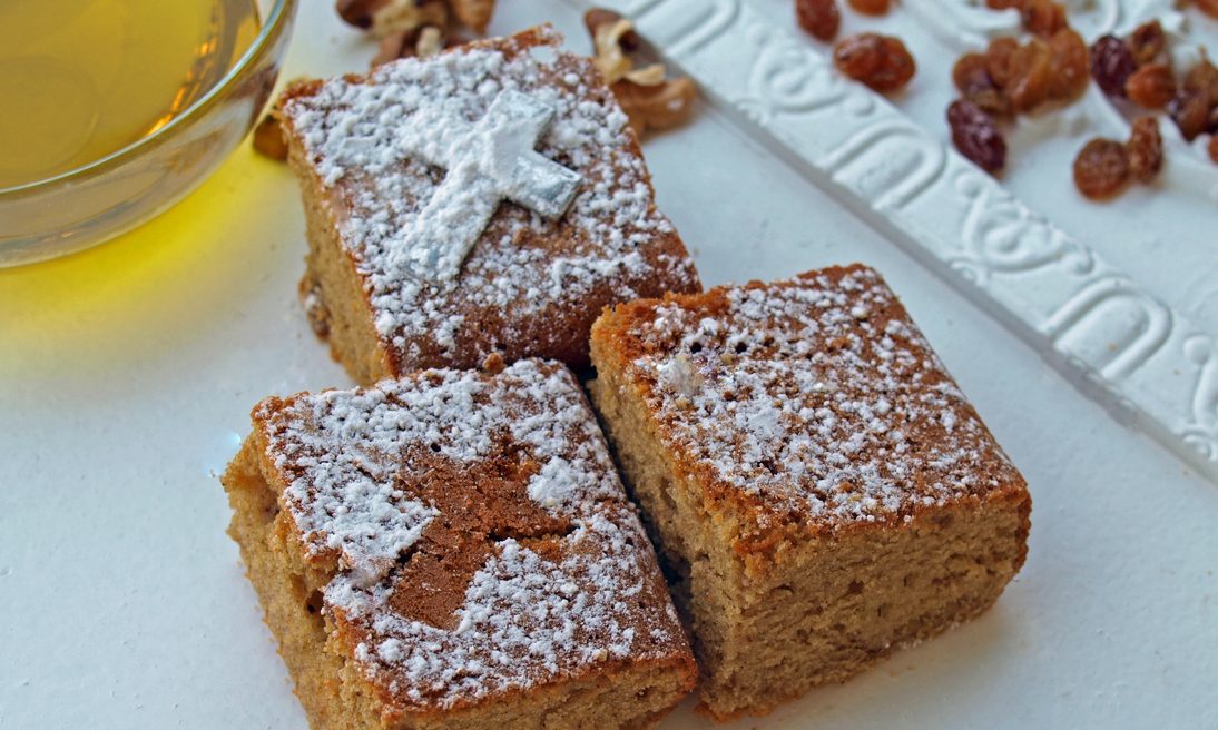 Η αγαπημένη μας συνταγή για φανουρόπιτα με ελαιόλαδο