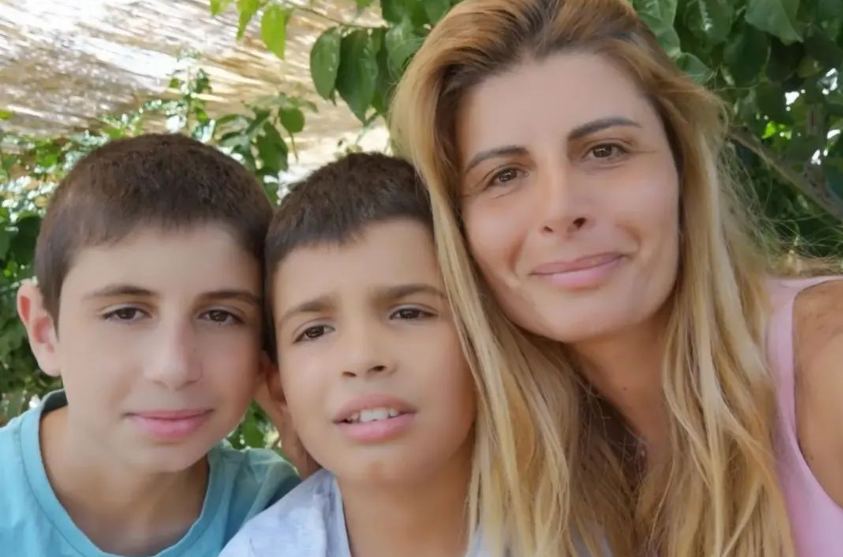 Μα πώς τα καταφέρνουν αυτές οι μαμάδες; Η Έφη Αργυροπούλου μιλά για τις διακοπές με ένα παιδί που είναι στο φάσμα του αυτισμού