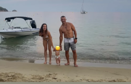 "Τώρα που αρχίζεις αρχίζω κι εγώ": O Γιώργος Αγγελόπουλος οδηγεί το σκάφος μαζί με την 7 μηνών κόρη του!