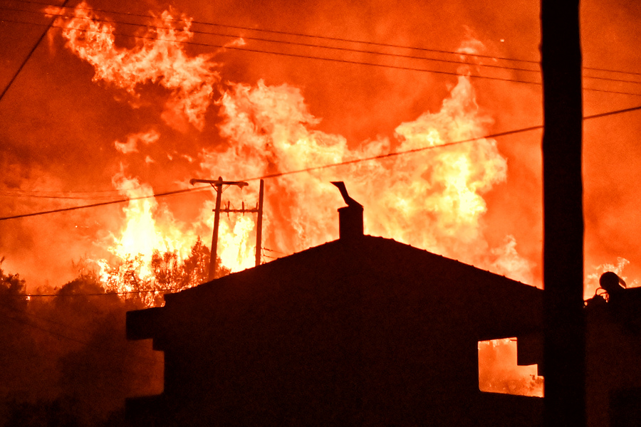 Ξυλόκαστρο: Κλειστά όλα τα σχολεία του δήμου λόγω της φωτιάς
