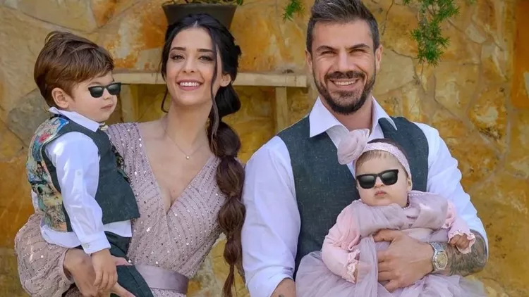 Αχιλλέας και Ακυλίνα Πετρετζίκη: Οι φωτογραφίες τους σε κοτέτσι μαζί με τον μπαμπά τους, Άκη Πετρετζικη