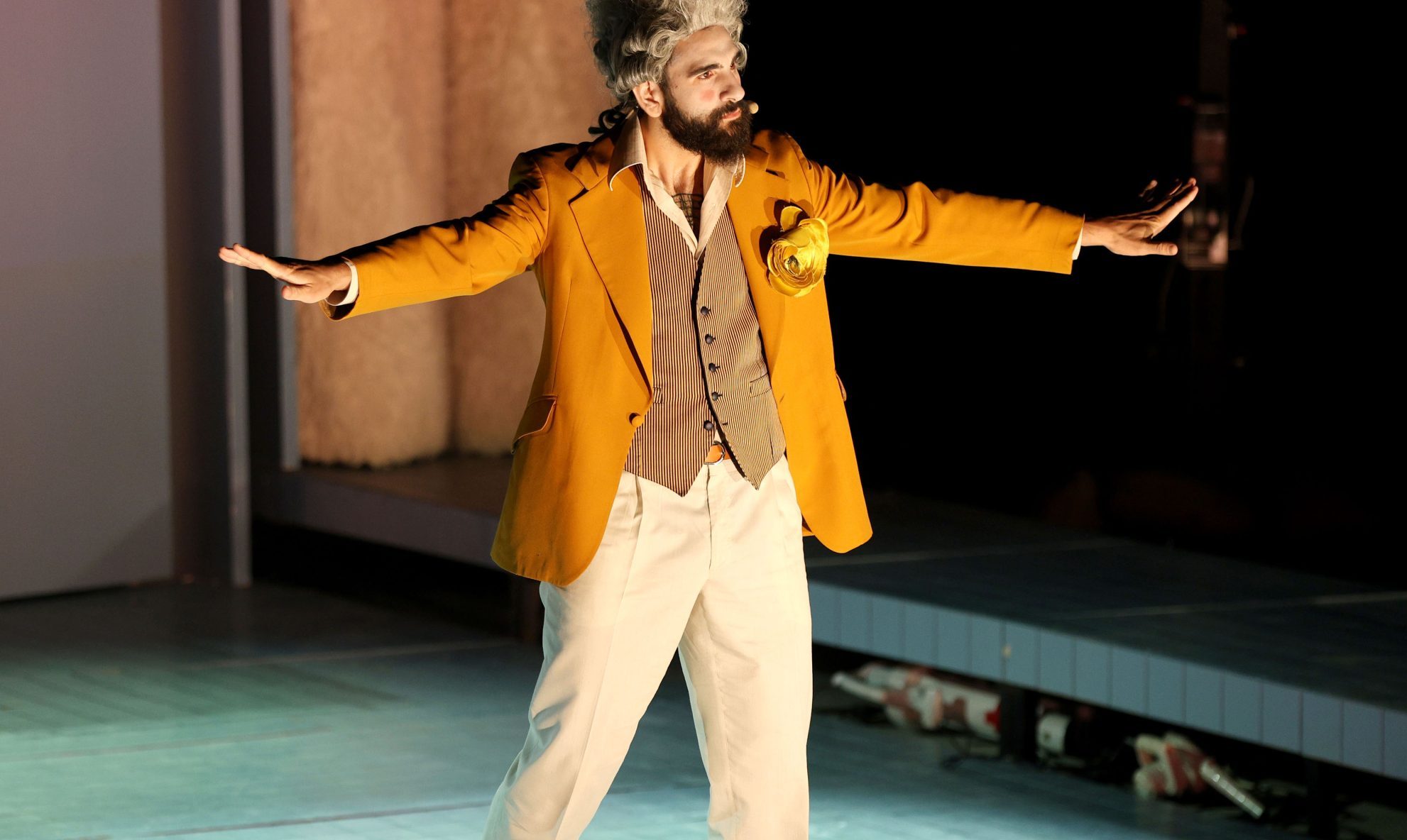 "Ήταν ένα σκληρό ιδιωτικό σχολείο που δεν με ήθελε εκεί": Ο γιος του Πέτρου Φιλιππίδη, Δημήτρης, μιλάει για τις μορφές εξουσίας που ταλαιπώρησαν στα σχολικά του χρόνια