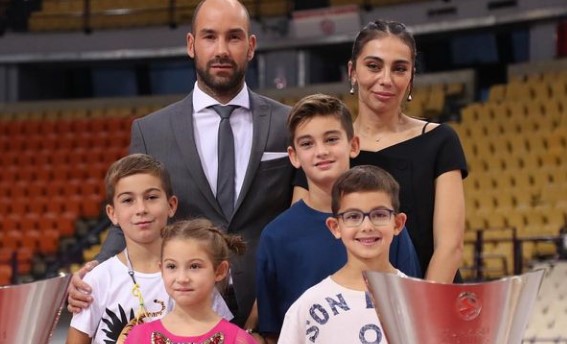 Αλεξάνδρα Σπανούλη: Η κόρη της Ολυμπίας Χοψονίδου και του Βασίλη Σπανούλη γιόρτασε τα 5α γενέθλιά της με μια υπέροχη τούρτα