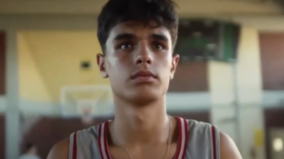 "Μαζί κλείνουμε την πόρτα στη βία": Το βίντεο της ΕΛ.ΑΣ με τον Δημήτρη Διαμαντίδη κατά της βίας των ανηλίκων