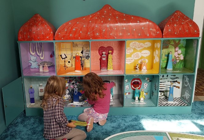 Μικροί και μεγάλοι ανακαλύπτουν τα μυστικά του θυμού στο Μουσείο Συναισθημάτων