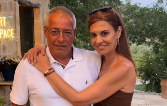 "Είναι όμορφο μετά από 22 χρόνια να ποζάρεις στα παιδιά σου": Η γλυκιά ανάρτηση της Φαίης Μαυραγάνη για την οικογένειά της