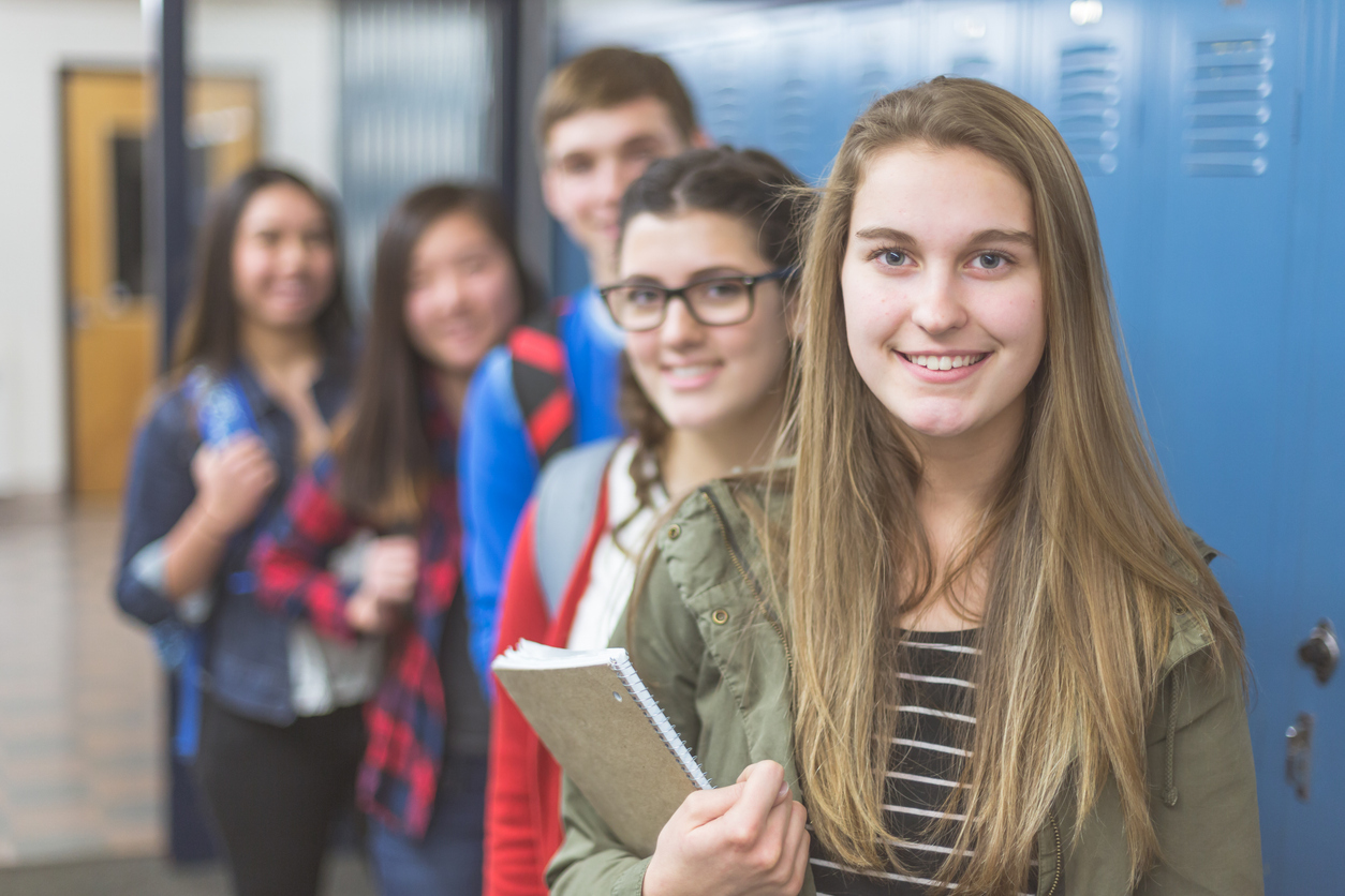 «Να αλλάξει το σύστημα εισόδου στην τριτοβάθμια»: O Γιώργος Μπαμπινιώτης μιλά για την αδυναμία του ελληνικού σχολείου να αξιοποιήσει στο μέγιστο την ωριμότητα των παιδιών