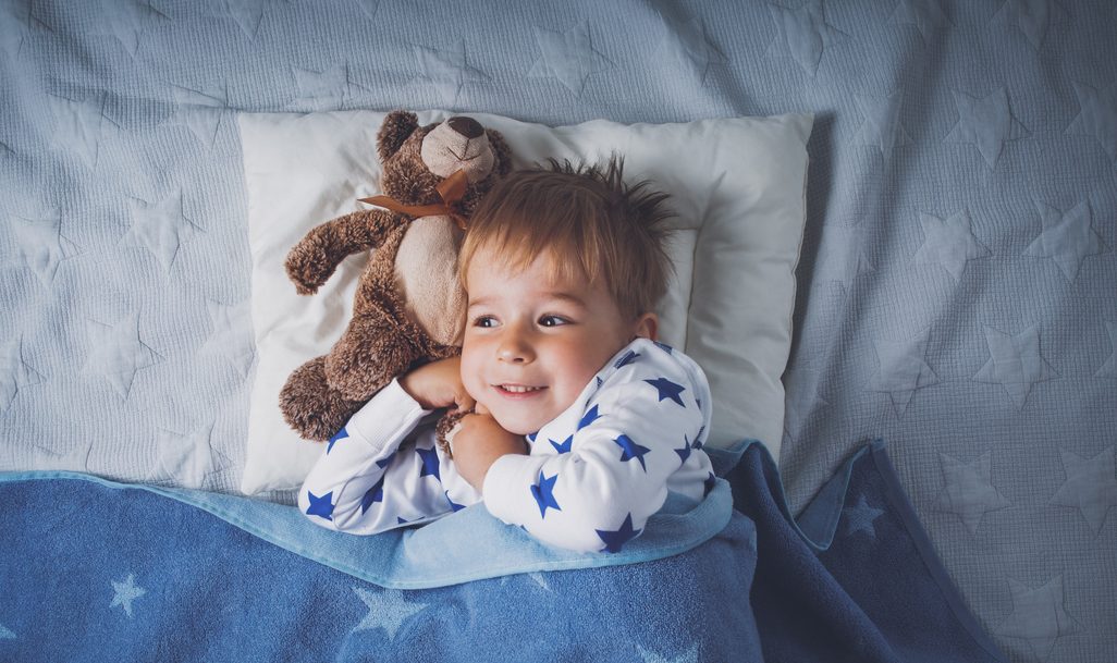 "Σε 5 λεπτά, μαμά": Πώς θα γίνει το "πάμε για ύπνο" πιο εύκολο και χωρίς γκρίνια