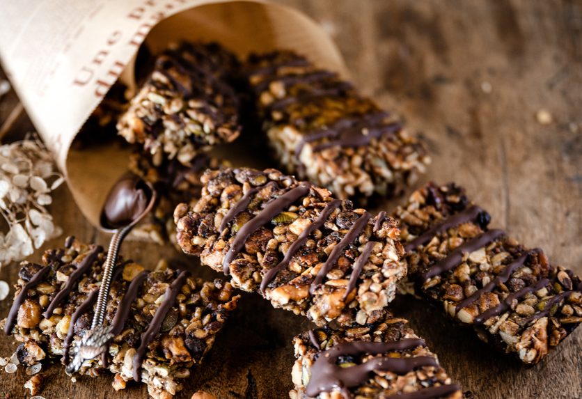 Εύκολες μπάρες βρώμης- σοκολάτας χωρίς ψήσιμο: Ιδανικές για σχολικό σνακ