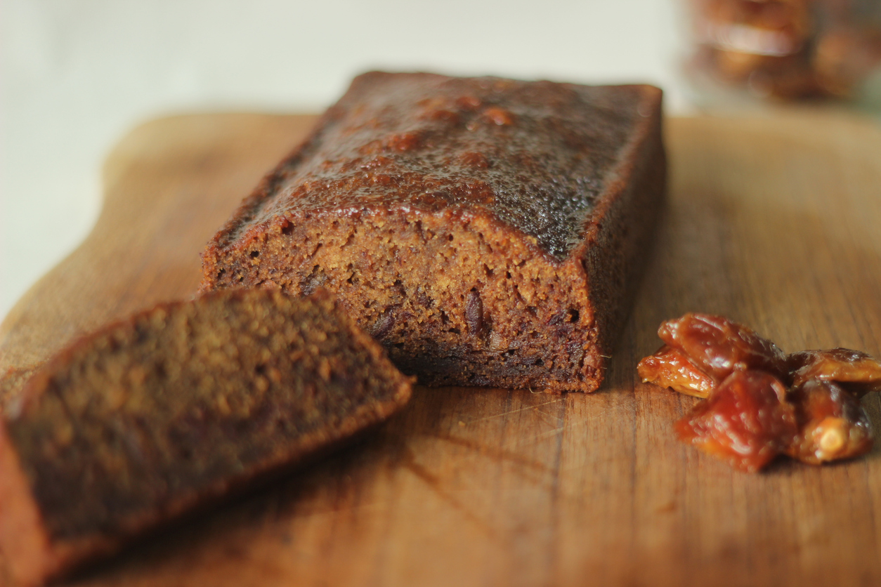 Γλυκό κέικ χωρίς ζάχαρη! Με χουρμάδες και ελαιόλαδο