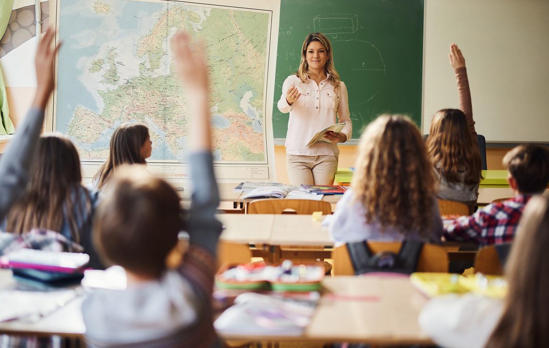 Υπουργός Παιδείας: «Θα πληρώνει η οικογένεια για κάθε καταστροφή που προκαλεί το παιδί τους»