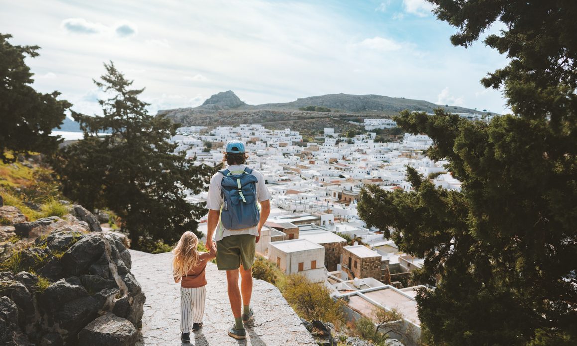 Wherever Awards 2024: Γιατί η Ελλάδα βραβεύτηκε ως ο «Καλύτερος Οικογενειακός Προορισμός»