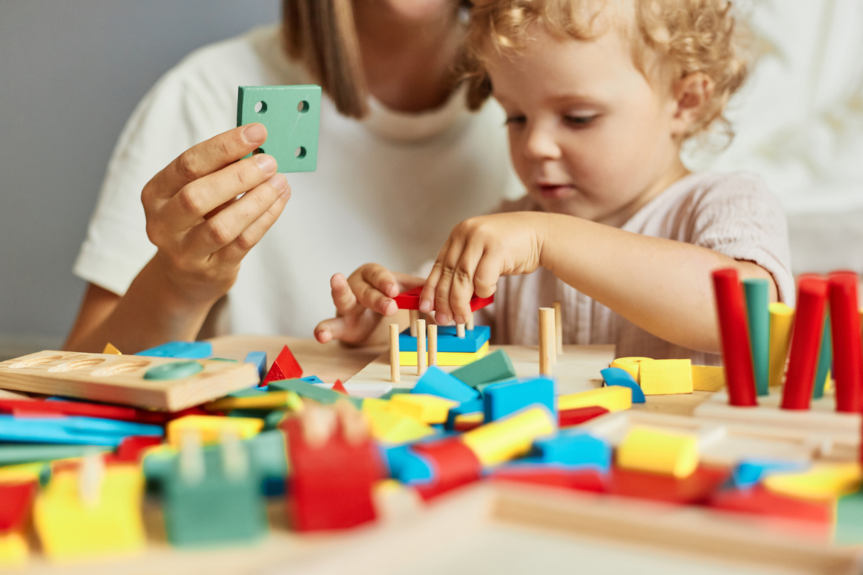 "Νταντάδες της Γειτονιάς": Αυξάνεται στα 500 ευρώ το μηνιαίο voucher