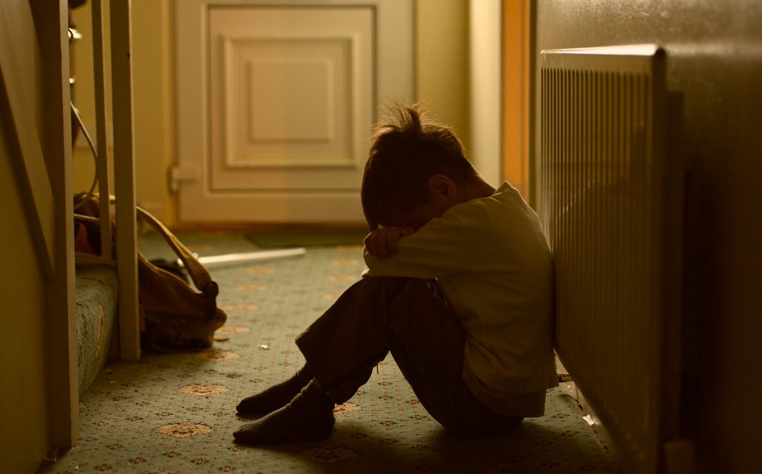 Πατέρας με ιστορικό κακοποιητικής συμπεριφοράς μπήκε κρυφά στο σπίτι της πρώην συντρόφου του για να δει τα παιδιά του: "Φοβήθηκα ότι θα πάρει τα παιδιά και θα φύγει"