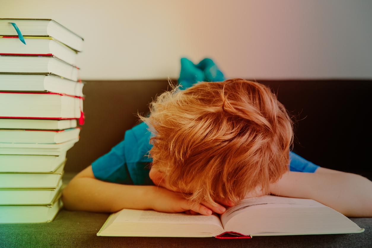 Τα παιδιά παθαίνουν burnout όταν οι γονείς σκεφτόμαστε μόνο τι θέλουν και όχι και τι αντέχουν