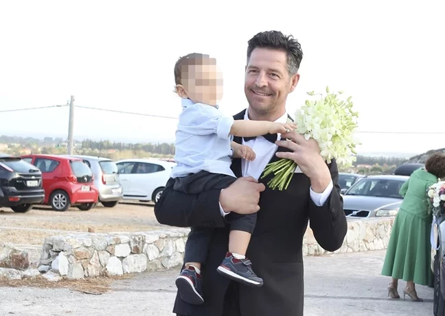 Αλκίνοος Ρουβάς: Οι φωτογραφίες από τη βάπτιση του γιου του Απόστολου Ρουβά - Τα κομψά ρουχαλάκια και η διακόσμηση