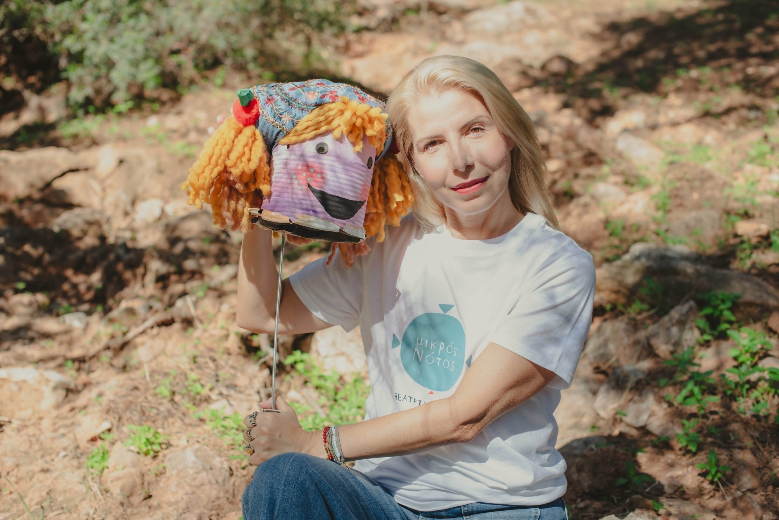 Χρύσα Διαμαντοπούλου: Η σκηνοθέτις της παράστασης «Ντενεκεδούπολη ξανά! Το μεγάλο ταξίδι του Μελένιου» ονειρεύεται την πολιτεία που θα έπρεπε να ζουν όλα τα παιδιά του κόσμου