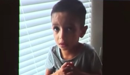 Το βίντεο που δεν αντέξαμε να δούμε- 4χρονος ζητάει από τον πατέρα του ψωμί λίγο πριν πεθάνει