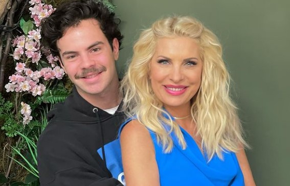 "Η μαμά μου, η βασίλισσα": Η ζωγραφιά του Άγγελου Λάτσιου πριν 14 χρόνια για τα γενέθλια της Ελένης Μενεγάκη