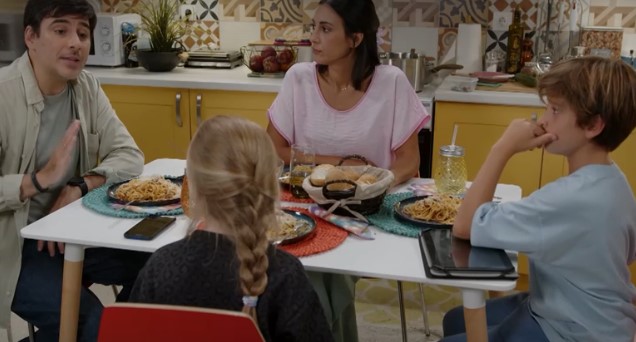 "Έχω παιδιά": Η σειρά που έδειξε ακριβώς πώς είναι ένα καθημερινό γεύμα με τα παιδιά