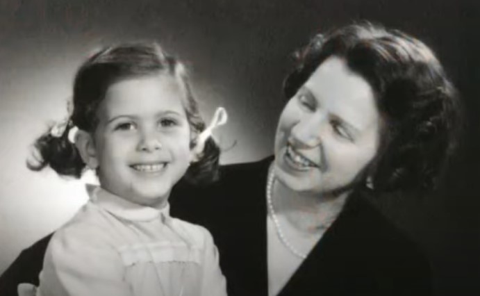 Αντιγόνη Μεταξά: Η αγαπημένη των παιδιών "Θεία Λένα" που διαμόρφωσε την παιδική ψυχαγωγία για πολλές γενιές