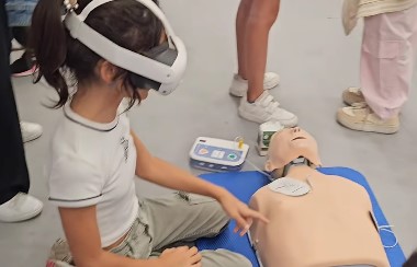 «Όλοι μπορούν να σώσουν μια ζωή, ακόμη και τα παιδιά»: Περισσότεροι από 21.000 μαθητές έσπασαν ρεκόρ ταυτόχρονης ΚΑΡΠΑ