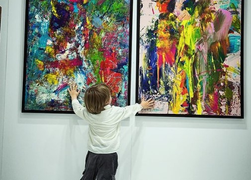 Ο "Πικάσο με τις πάνες" έγινε σταρ στο Instagram και τον κόσμο της τέχνης στα 3 του χρόνια