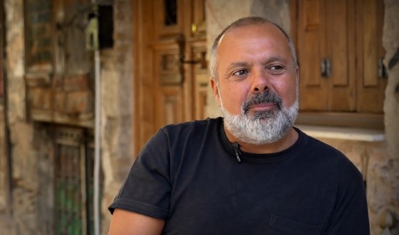 Δημήτρης Γιαγτζόγλου: «Οι γονείς μου ήταν πολύ μικροί. Στην εφηβεία δεν είχα αυτό το 'πρόσεξε μην'»