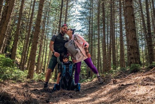 The Outdoor Family: Η ζωή μιας οικογένειας που αποφάσισε να αφήσει τον αστικό ιστό και να ζήσει μόνιμα στο βουνό μαζί με τα παιδιά