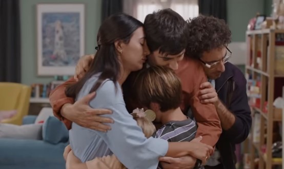 «Να φυτέψουμε σοκολάτες για να βγει μια σοκολατιά»: Ο Λάμπρος Φισφής βάζει τις καλύτερες ατάκες των παιδιών του στη σειρά "Έχω παιδιά"