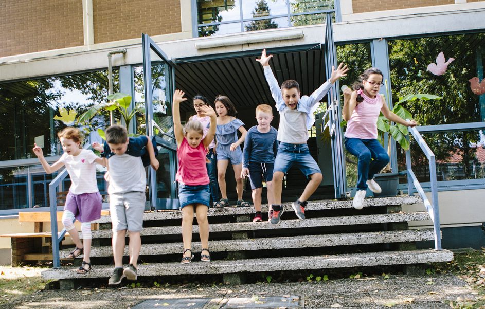 Θυμάσαι τότε που παίζαμε κυνηγητό στην πέμπτη Δημοτικού κι όχι ξύλο;