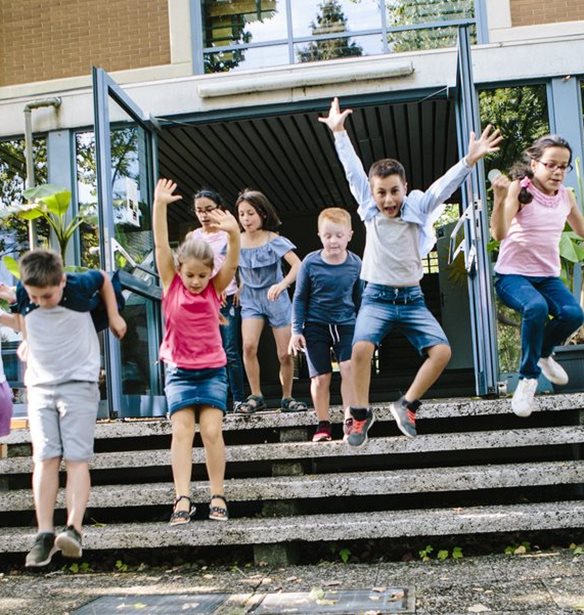 Θυμάσαι τότε που παίζαμε κυνηγητό στην πέμπτη Δημοτικού κι όχι ξύλο;