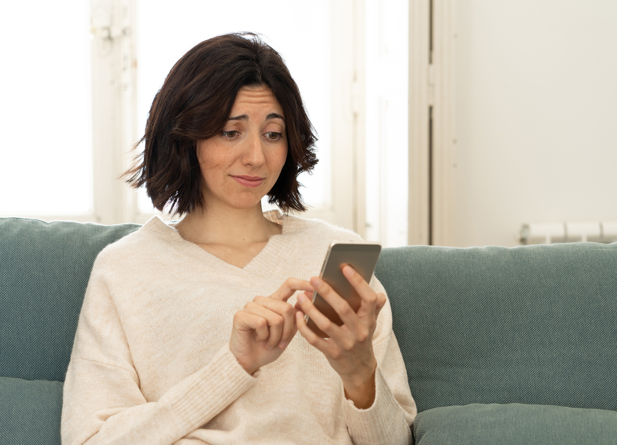 Μαμαδογκρουπ στο κινητό: To ξεκαρδιστικό βίντεο της 5MinuteMum για να θυμούνται οι παλιότερες και να μαθαίνουν οι καινούριες!