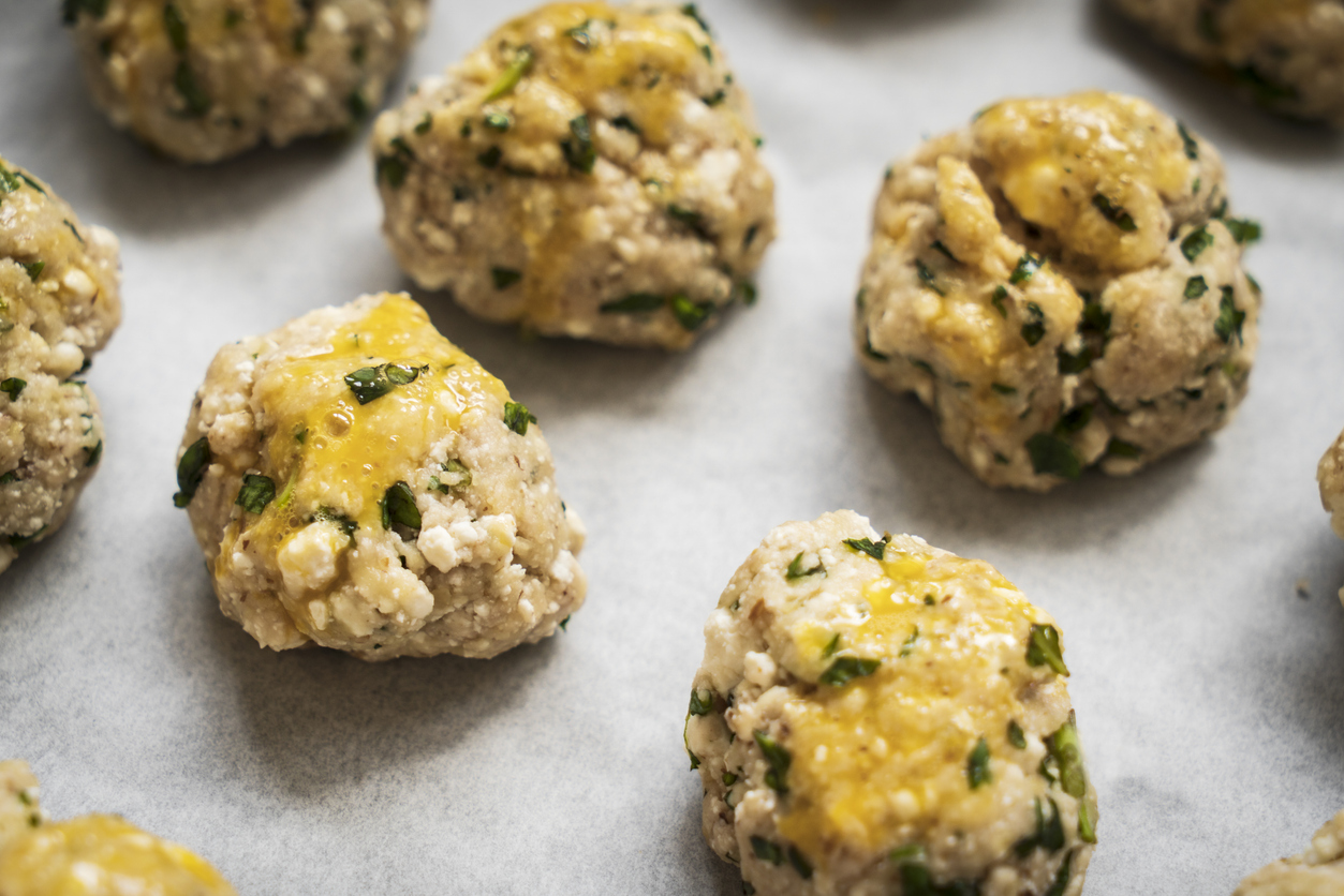 Baby Food: Μπιφτέκια λαχανικών με κοτόπουλο και βρώμη για μωράκια 9-12 μηνών