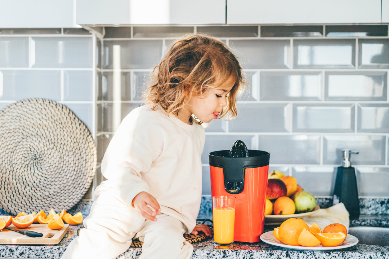 Γιατί πρέπει να προσέχουμε την ποσότητα φυσικών χυμών που δίνουμε στα παιδιά; Η απάντηση της παιδιάτρου