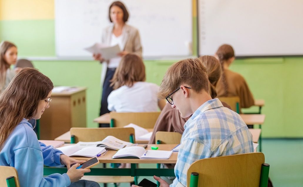 Περισσότερες από 6.000 αποβολές μαθητών λόγω χρήσης κινητού στα σχολεία