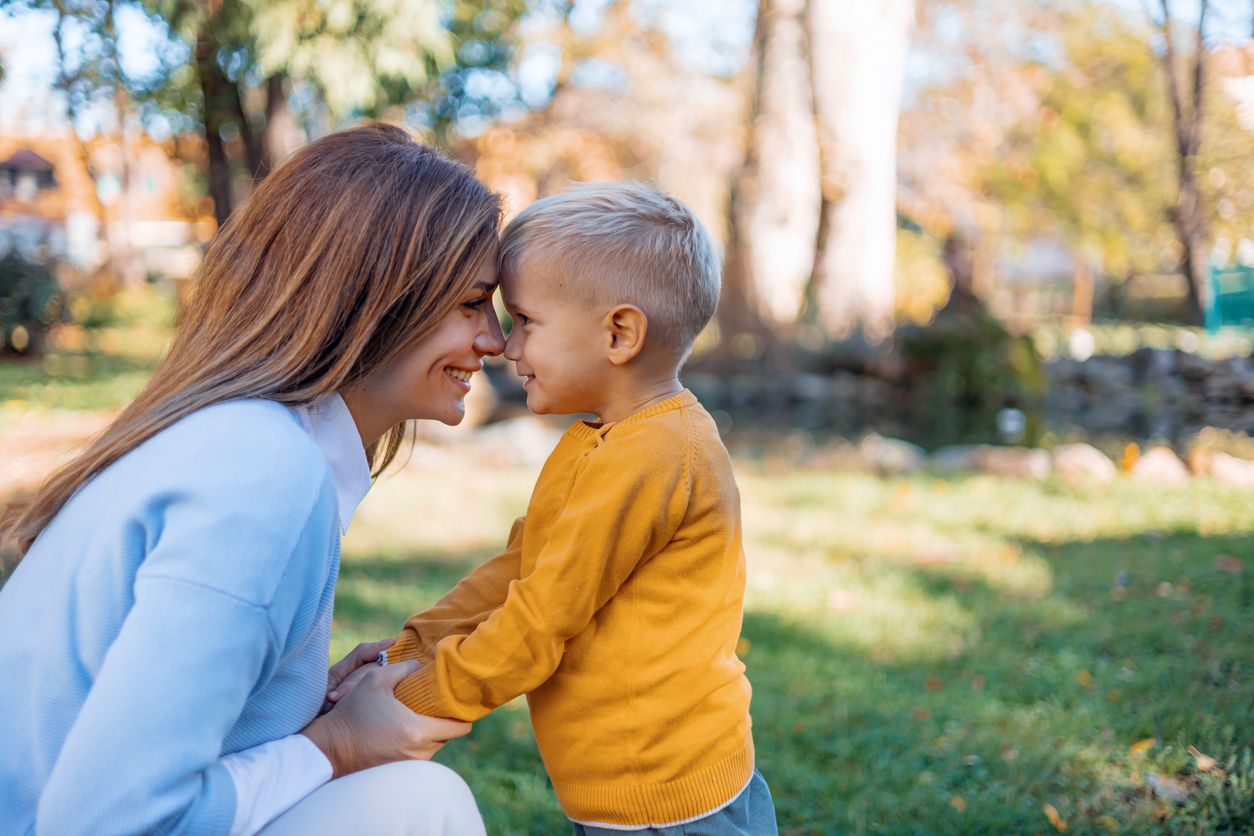 Tip: Μια ωραία μέθοδος για να μάθουμε το παιδί να μην διακόπτει διαρκώς τις συζητήσεις μας